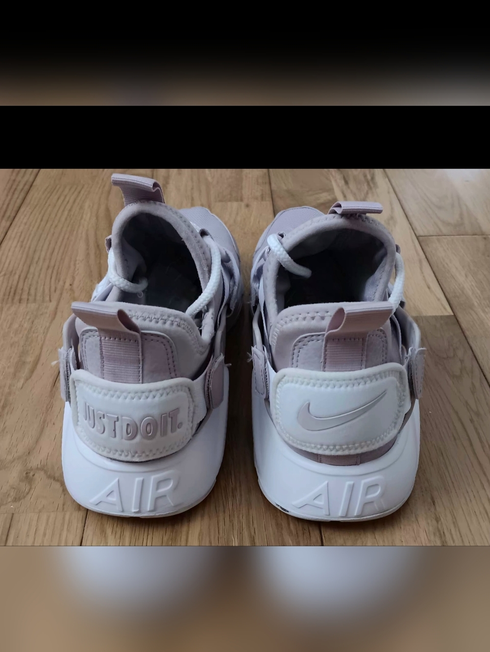 Nike Air Huarache City Low -Womens EUC 8.5 - Picture 4 of 5